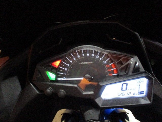 走行も１２６１２ｋｍのまだまだの一台！！当社は購入から納車までも即対応可能！早い者勝ちの一台！！